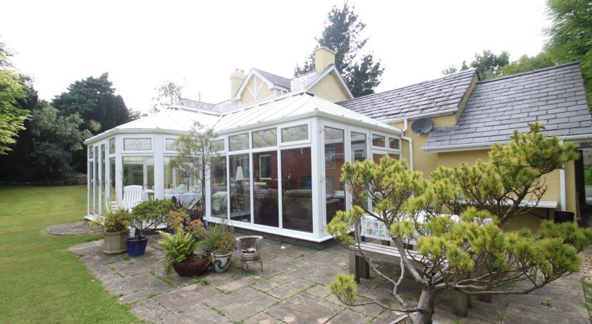 Отель RHOS UCHAF. Country House. B+B