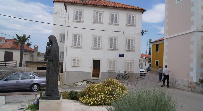 Hostel Diklo
