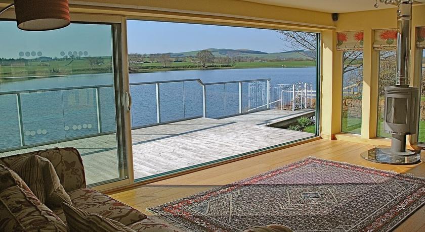 Отель Waterside Lodge
