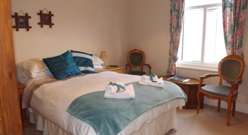 Мини-отель Cedar House B&B