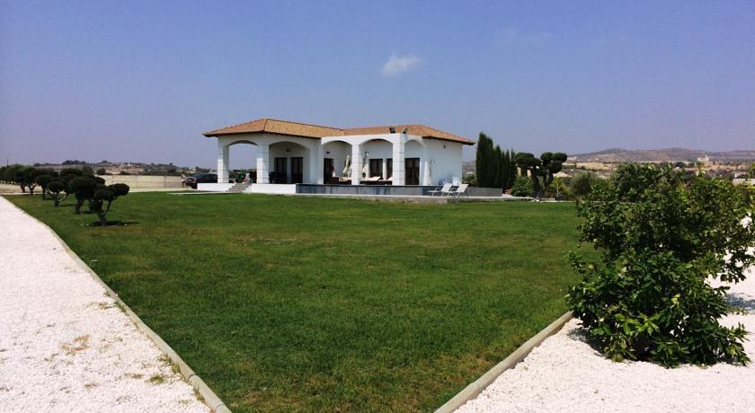 Вилла Villa Olivo Maroni