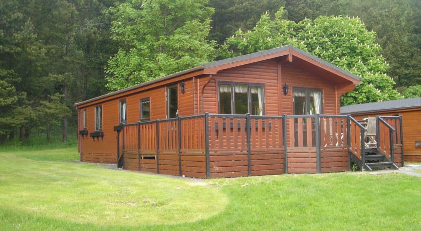 Отель Loch Lomond Lodge