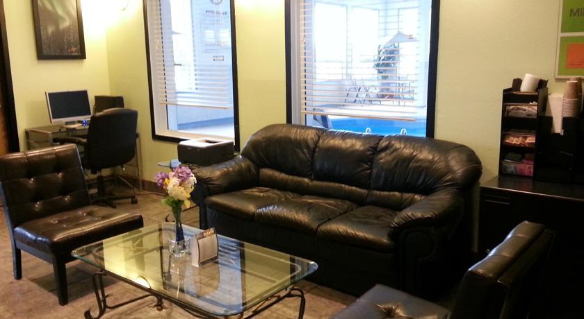 Отель Comfort Inn & Suites