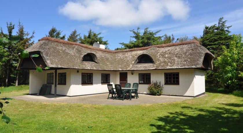 Апартаменты Holiday home Husby Klitvej 39