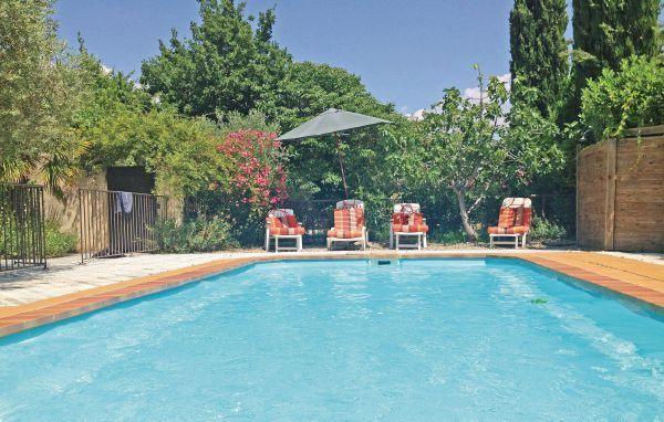 Апартаменты Holiday home Maubec ST-950