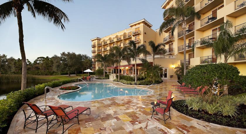 Отель Inn At Pelican Bay