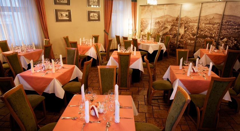 Отель Hotel Sutoris