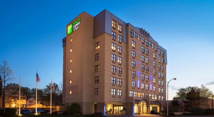Отель Holiday Inn Express Hotel & Suites Boston-Cambridge