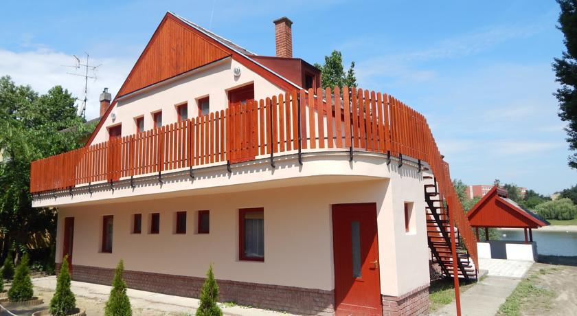 Апартаменты Napsugár Apartman