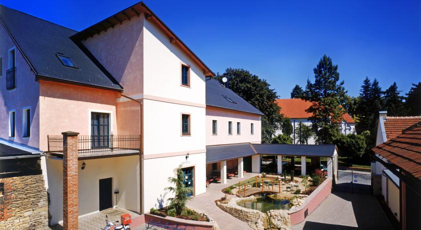 Отель Hotel and restaurant Via Ironia