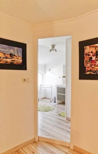 Апартаменты Holiday home Coudoux EF-996