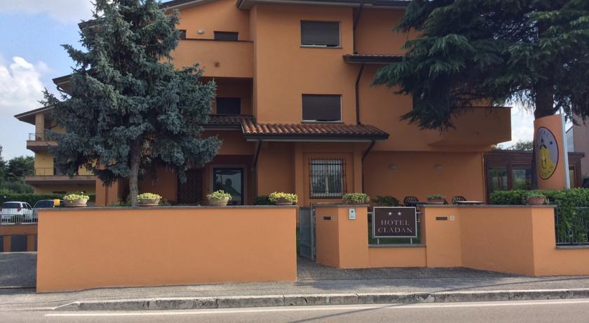 Отель Hotel Cladan