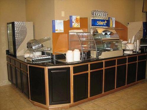 Отель Holiday Inn Express Oakwood Village