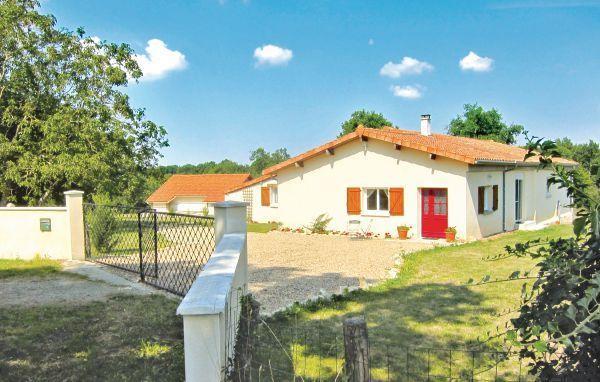 Апартаменты Holiday home Beaulieu sur Sonnette AB-1375