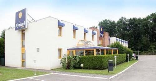 Отель Kyriad Chantilly