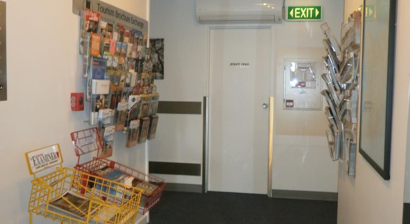 Апартаменты Adina Place Motel Apartments