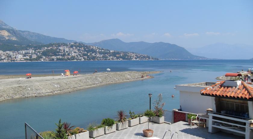 Апартаменты Apartments Sutorina