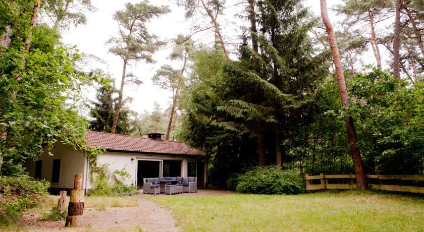 Отель Lovely chalet in the woods