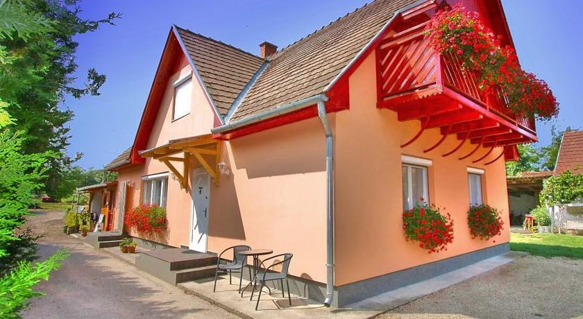 Апартаменты Apartment Balatonboglar Szemes 1