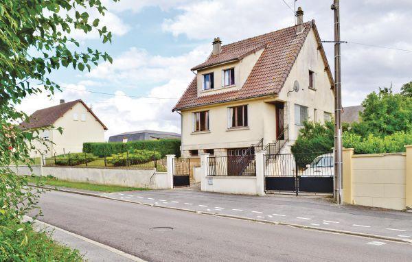 Апартаменты Holiday home Maignelay-Montigny EF-1139