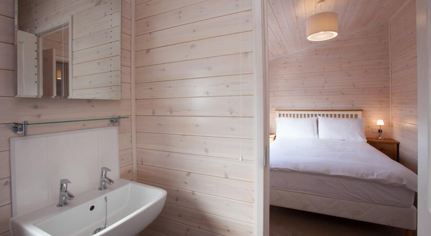 Отель Highlands End Holiday Park
