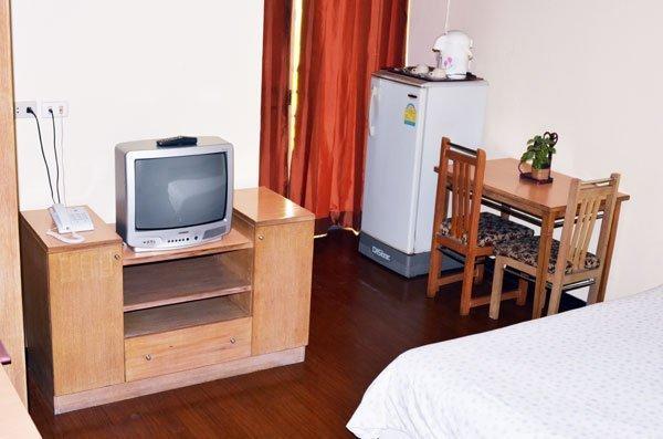 Aiya Residence & Sport Club BTS Budget Hotel