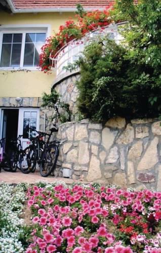 Апартаменты Holiday home Balatonalmádi 12