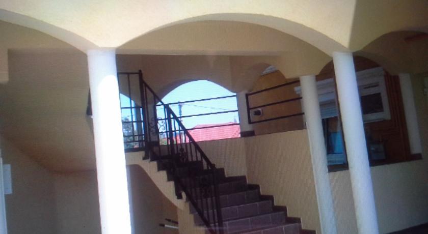 Апартаменты Szaffária Apartman