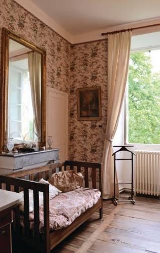 Апартаменты Holiday home Manoir de Mombette P-638