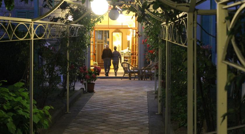 Отель Hotel Croce di Savoia