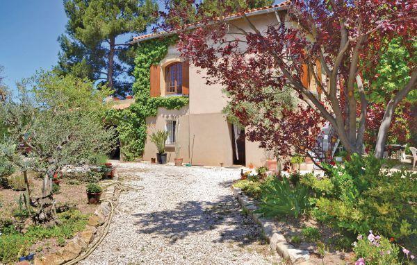 Апартаменты Holiday home Aubagne IJ-1007