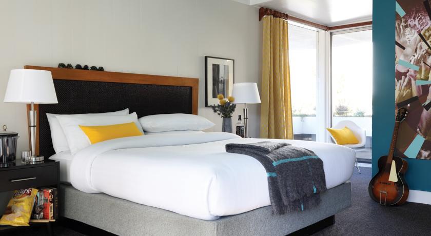 Phoenix Hotel