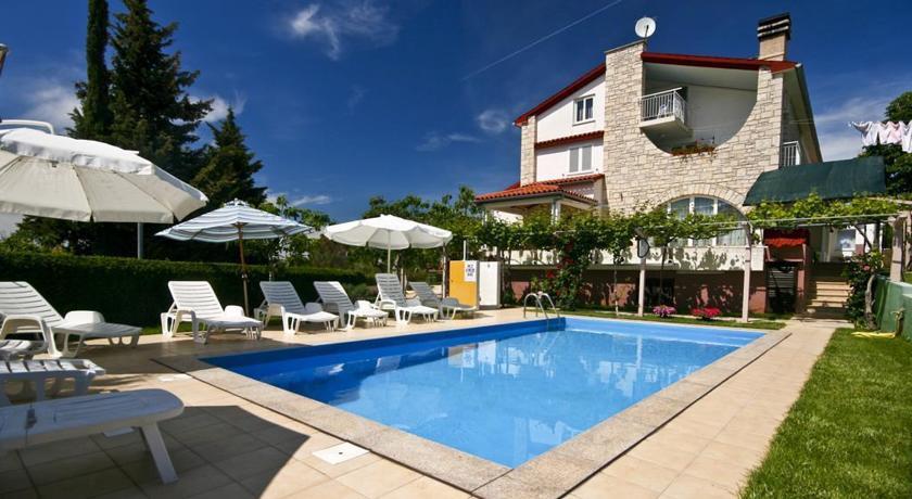 Apartment Biskupija 25 A