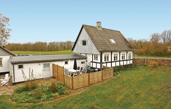 Апартаменты Holiday home Aakirkeby 8