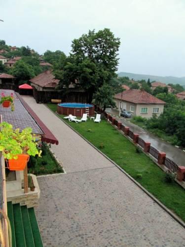Отель Family Hotel Lipite