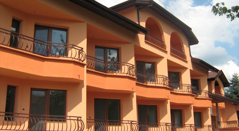 Отель Hotel Emaly Green