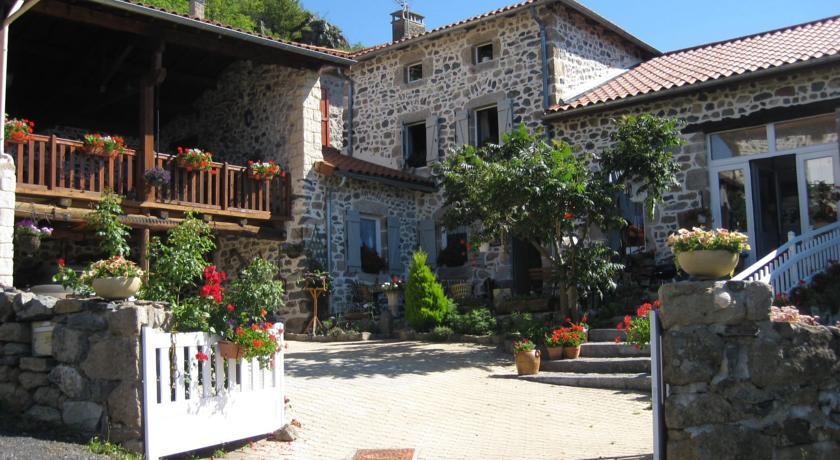 Апартаменты Au Pied de la Roche