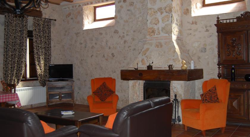 Отель Casa Rural Casona la Beltraneja