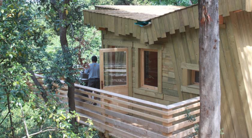 Отель Les Cabanes Dans Les Bois