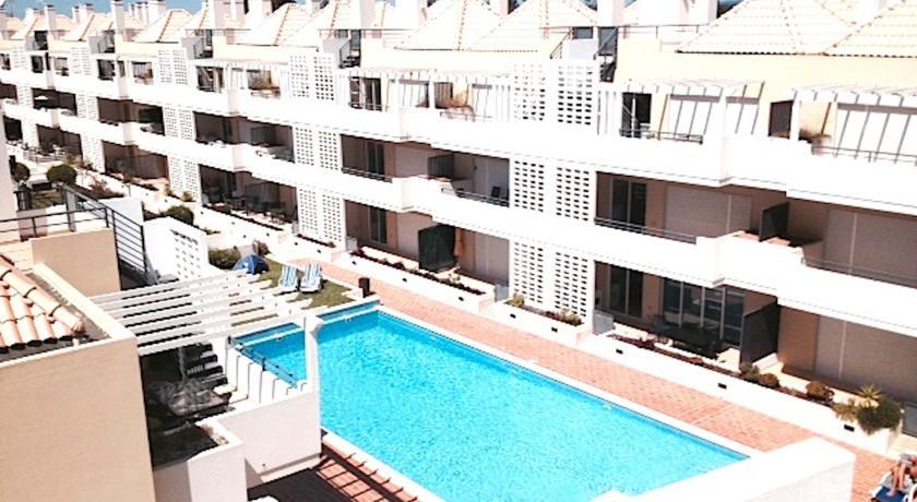Апартаменты Cabanas Beach Self Catering Apartments