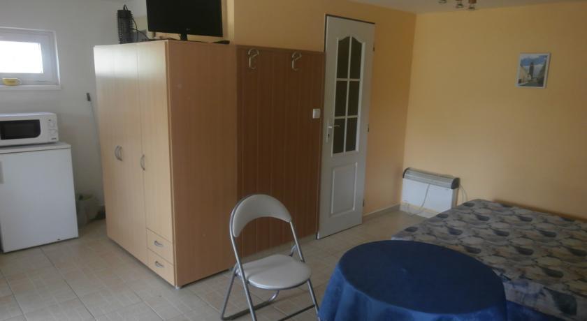 Отель Fous Accommodation