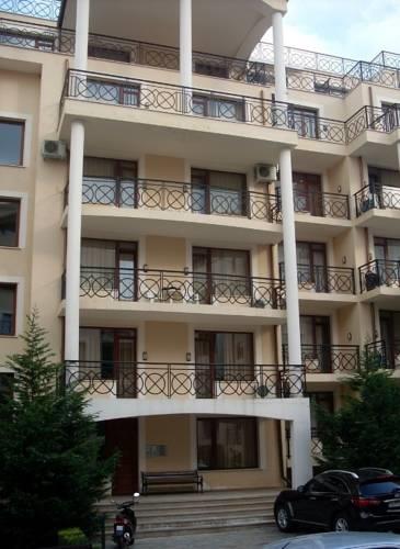 Golden Apartment
