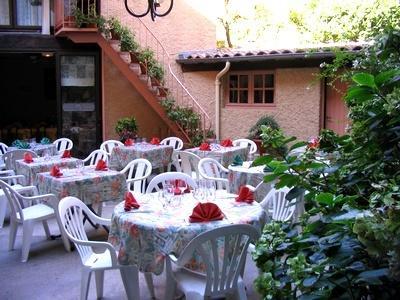Отель Hôtel Logis Le Vieil Alby
