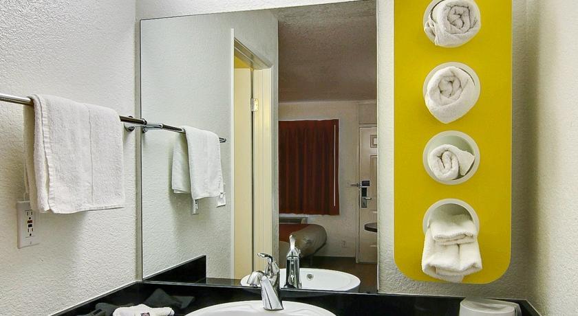 Отель Motel 6 Ventura Beach