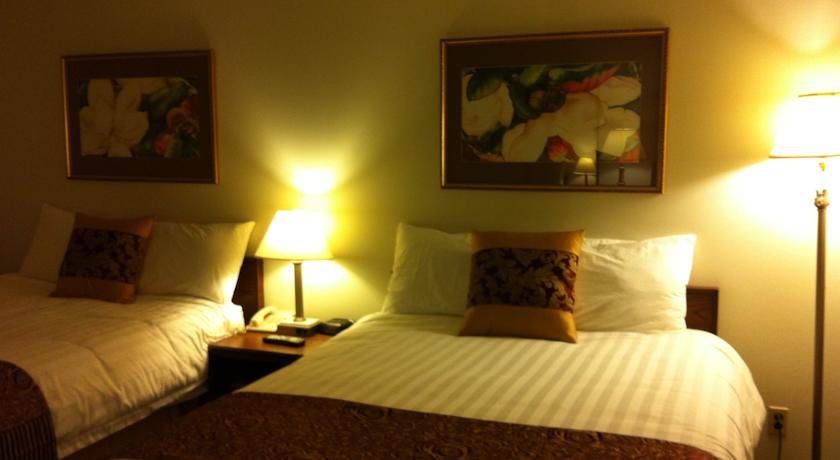 Отель Redwood Motor Inn