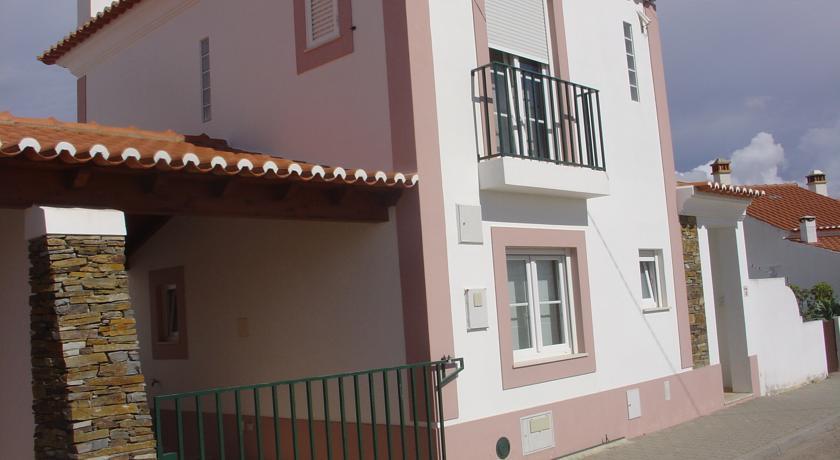 Апартаменты Villa in Typical Village, Cabo Sardao