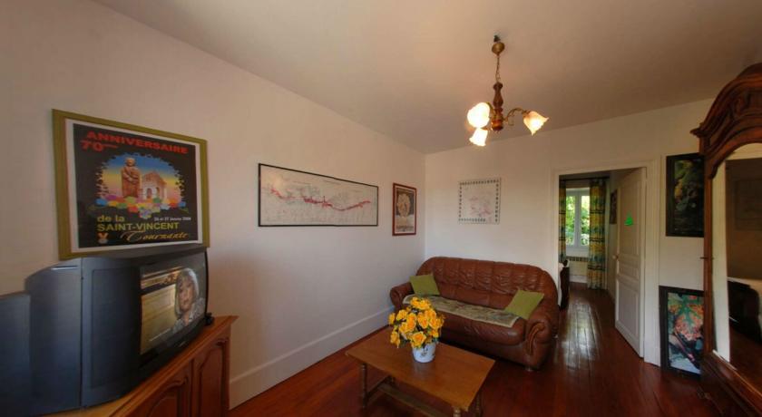 Апартаменты Holiday home Gite Le Buisson