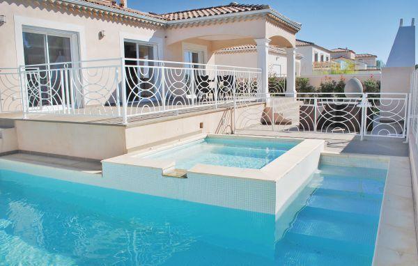 Апартаменты Holiday home Beziers CD-1257