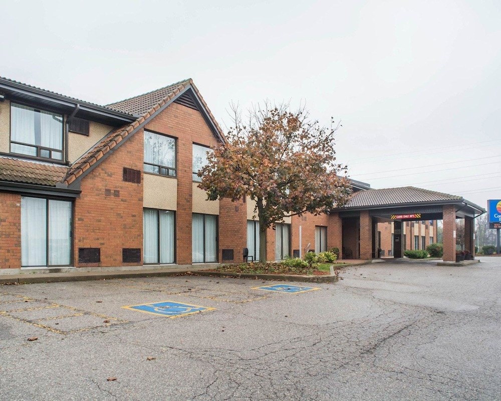 Отель Comfort Inn Guelph