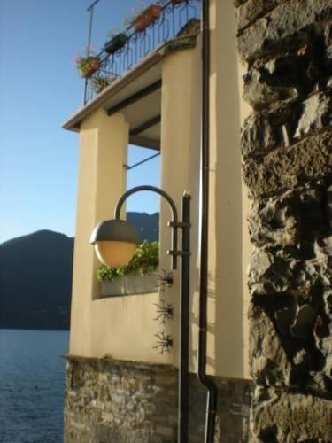 Апартаменты Terrace directly on Lake Como